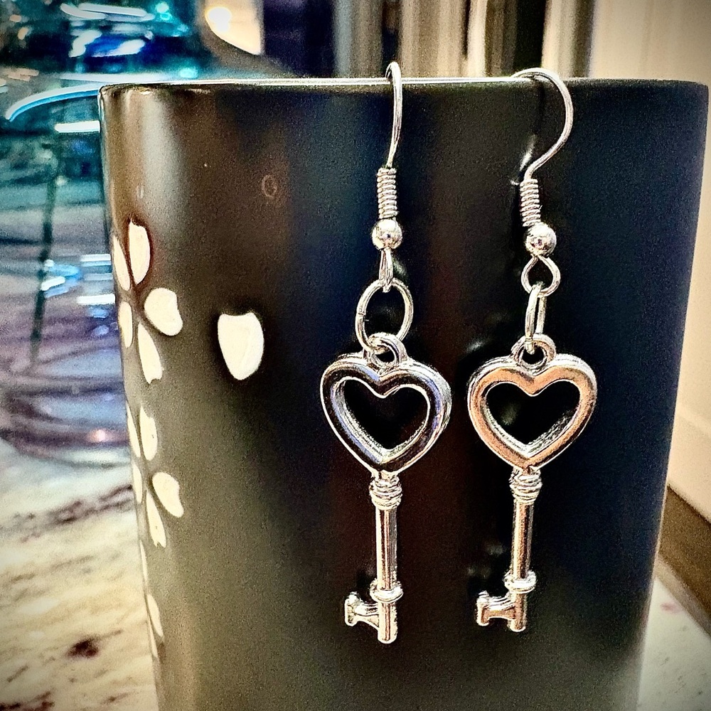 SKELETON KEY EARRINGS | Olde Antique Heart Shaped | Silver Toned